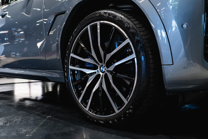 Foto do veículo BMW X6 3.0 TWINPOWER GASOLINA XDRIVE40I M SPORT AUTOMÁTICO 2025 4.576 KM 699.900,00