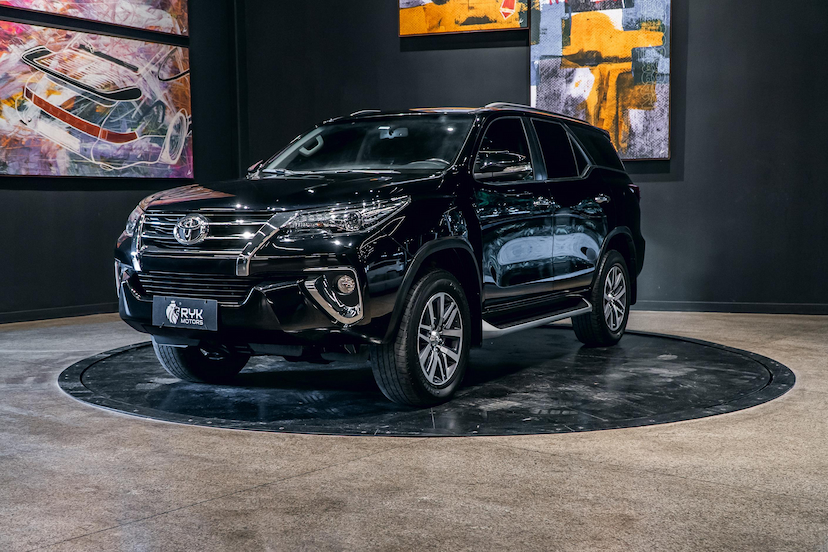 Foto do veículo TOYOTA HILUX SW4 2.8 SRX 4X4 7 LUGARES 16V TURBO INTERCOOLER DIESEL 4P AUTOMÁTICO 2017 83.671 KM 215.900,00