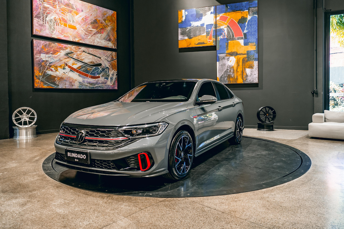 Foto do veículo VOLKSWAGEN JETTA 2.0 350 TSI GASOLINA GLI DSG 2023/2023 41.288 KM R$ 245.900,00