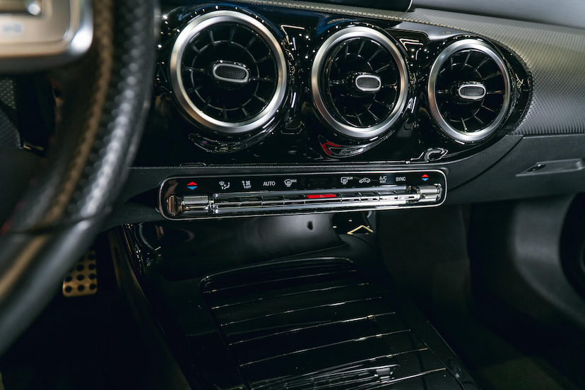 Foto do veículo MERCEDES-BENZ A 250 2.0 CGI GASOLINA SPORT 7G-DCT 2019 49.569 KM 189.900,00