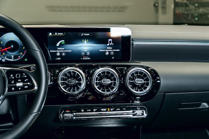 Foto do veículo MERCEDES-BENZ CLA 250 2.0 CGI GASOLINA 7G-DCT 2023 16.056 KM 239.900,00
