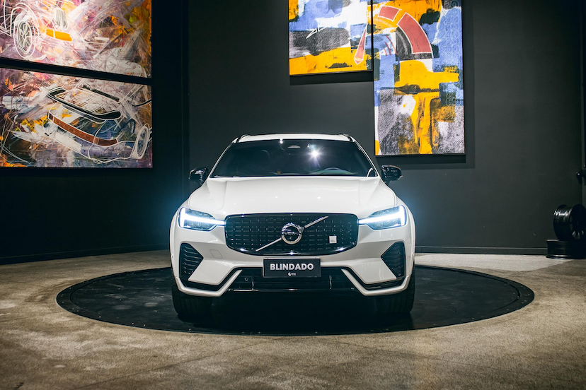 Foto do veículo VOLVO XC60 2.0 T8 RECHARGE POLESTAR ENGINEERED AWD GEARTRONIC 2022 48.210 KM 319.900,00