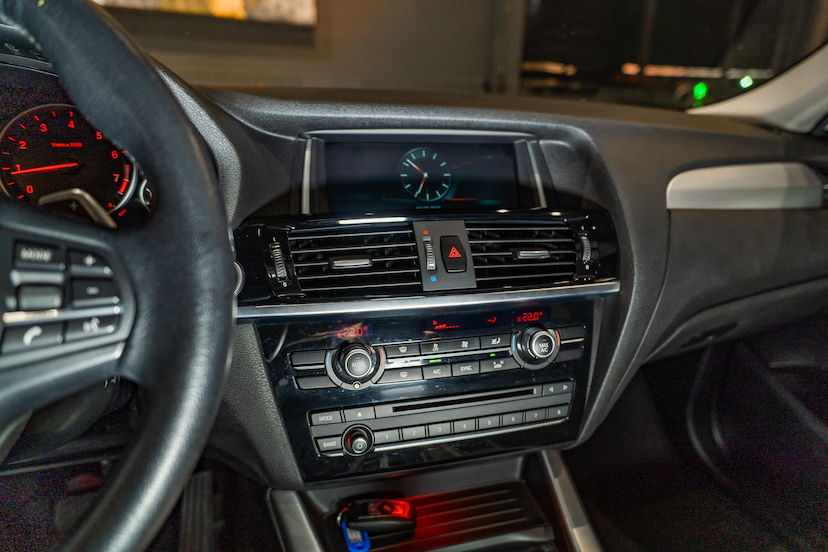 Foto do veículo BMW X4 2.0 28I X LINE 4X4 16V TURBO GASOLINA 4P AUTOMÁTICO 2018 96.660 KM 159.900,00