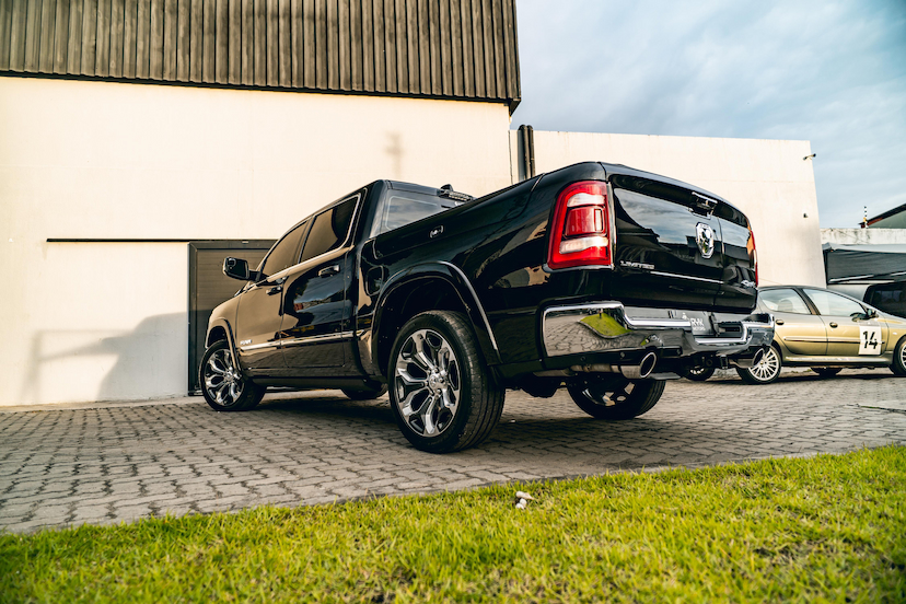 Foto do veículo RAM 1500 5.7 V8 GASOLINA LIMITED CD 4X4 AUTOMÁTICO 2024 51.707 KM 473.900,00