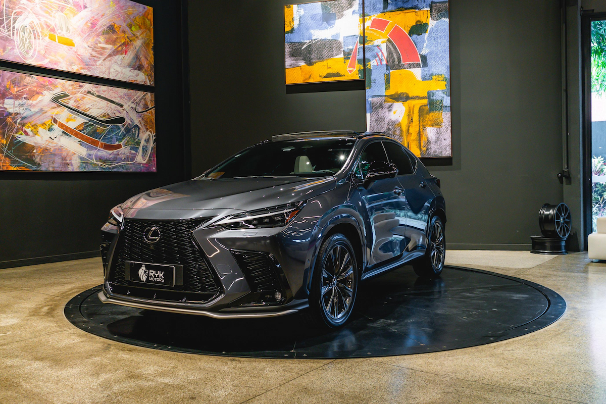 Foto do veículo LEXUS NX 350h 2.5 16V VVT-I HYBRID F-SPORT CVT AWD 2024/2025 5.418 KM R$ 369.900,00
