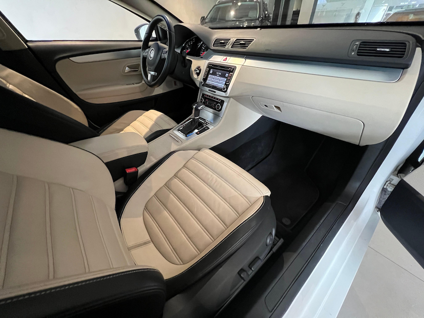 Foto do veículo VOLKSWAGEN PASSAT 3.6 FSI CC V6 24V GASOLINA 4P TIPTRONIC 2011 55.203 KM 91.900,00