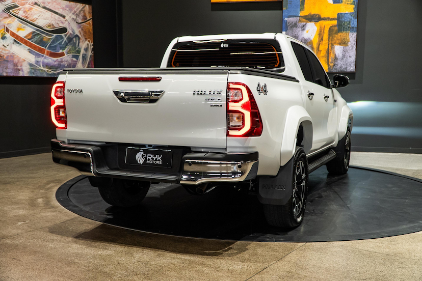Foto do veículo TOYOTA HILUX 2.8 D-4D TURBO DIESEL CD SRX PLUS 4X4 AUTOMÁTICO 2024 29.825 KM 312.900,00
