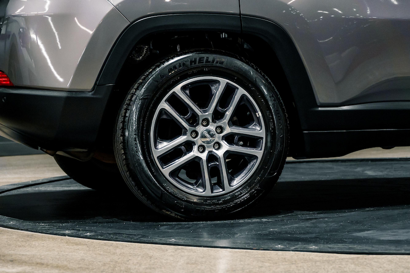 Foto do veículo JEEP COMPASS 2.0 16V FLEX SPORT AUTOMÁTICO 2020 112.932 KM 129.900,00