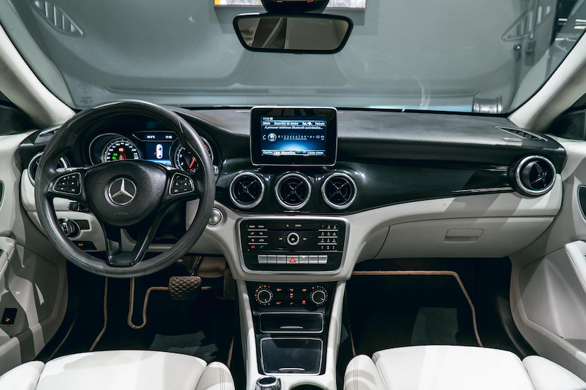 Foto do veículo MERCEDES-BENZ CLA 180 1.6 CGI GASOLINA 7G-DCT 2019 53.706 KM 116.900,00