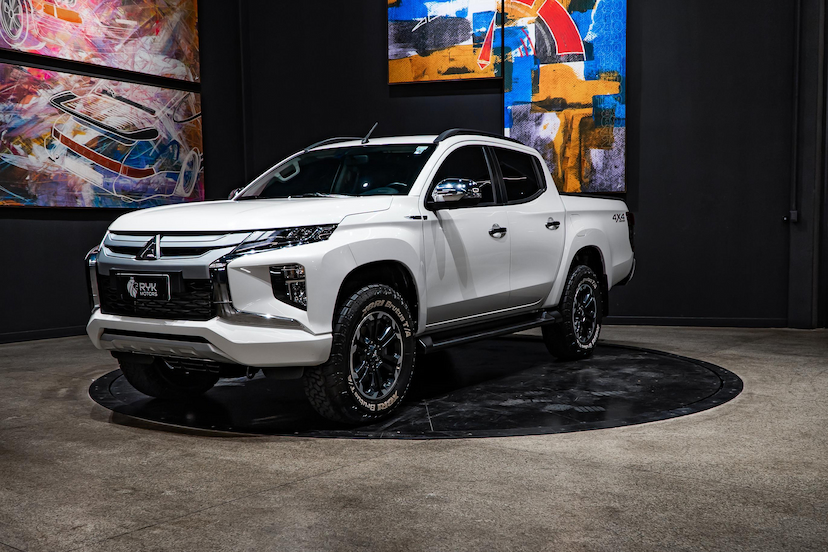 Foto do veículo MITSUBISHI L200 TRITON 2.4 16V TURBO DIESEL SPORT HPE CD 4P 4X4 AUTOMÁTICO 2024 35.088 KM 227.900,00