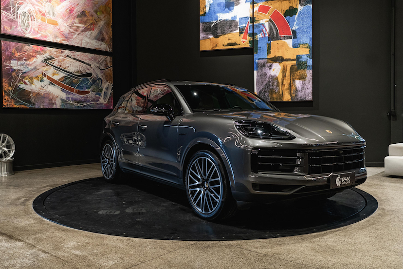 Foto do veículo PORSCHE CAYENNE 3.0 V6 E-HYBRID AWD TIPTRONIC S 2024 30.911 KM 738.900,00