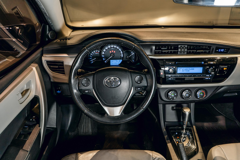 Foto do veículo TOYOTA COROLLA 1.8 GLI 16V FLEX 4P AUTOMÁTICO 2017 145.591 KM 109.900,00