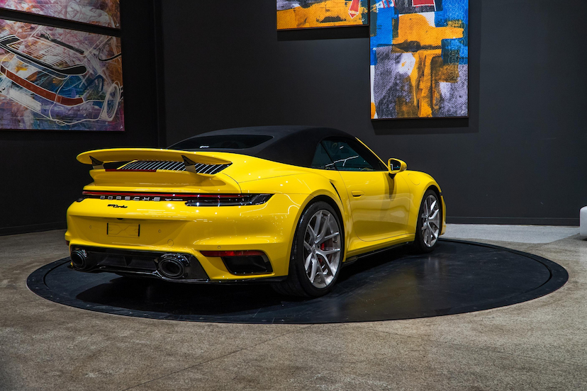 Foto do veículo PORSCHE 911 3.8 24V H6 GASOLINA TURBO CABRIOLET PDK 2024 8.495 KM 1.539.900,00