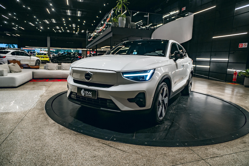 Foto do veículo VOLVO C40 P8 RECHARGE TWIN ELECTRIC ULTIMATE AWD 2024 37.019 KM 239.900,00