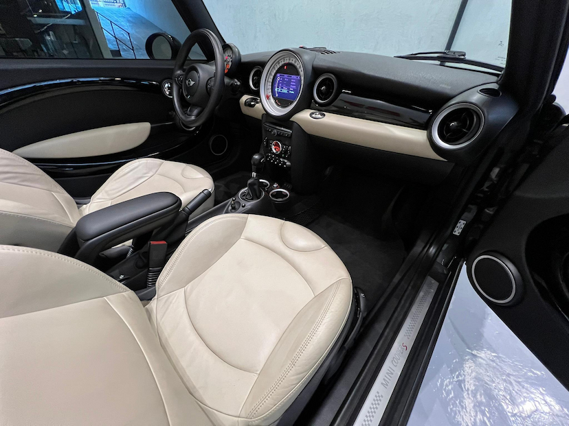 Foto do veículo MINI COOPER 1.6 S CABRIO 16V TURBO GASOLINA 2P AUTOMÁTICO 2014 41.469 KM 129.900,00