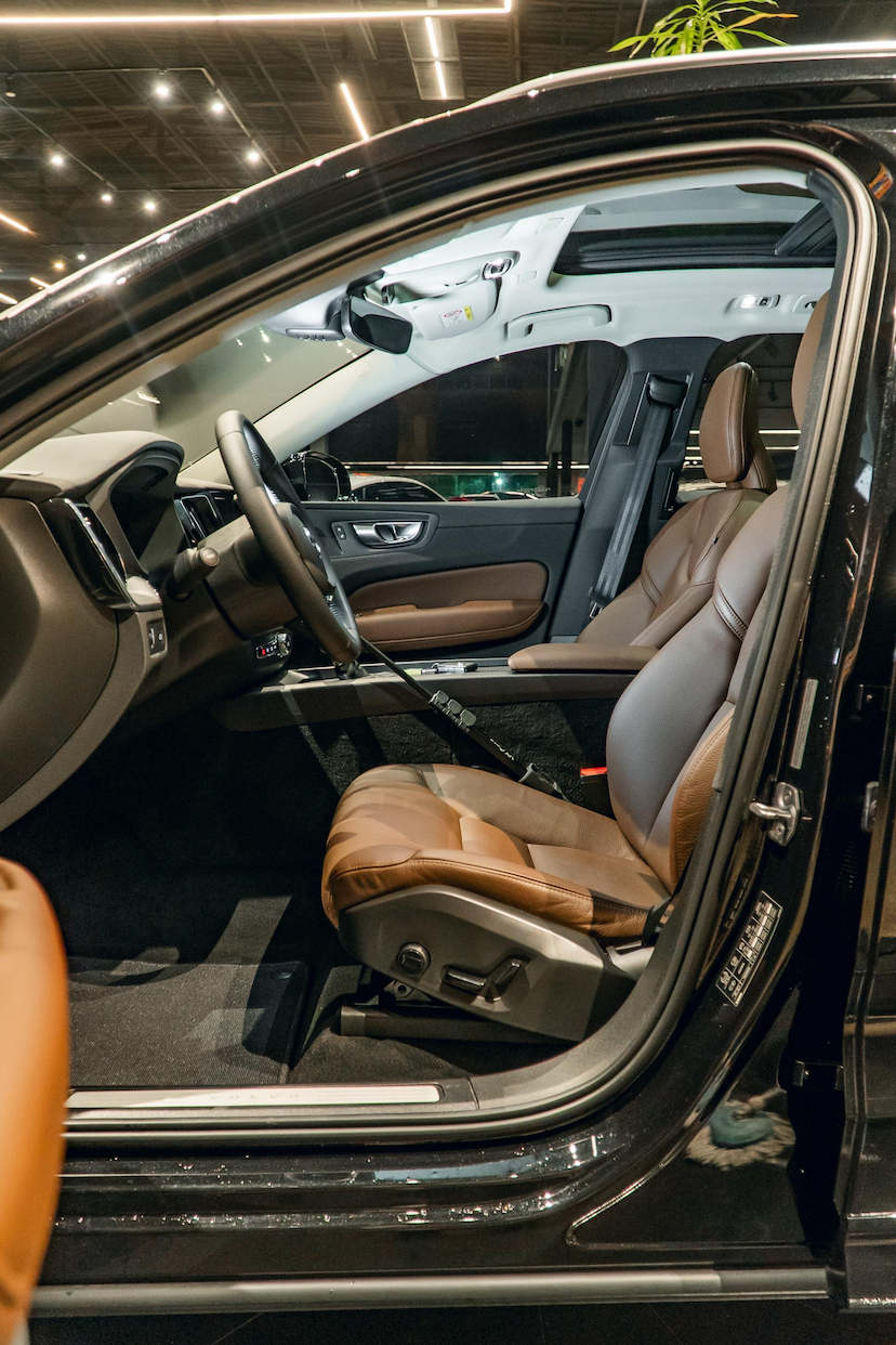 Foto do veículo VOLVO XC60 2.0 T5 GASOLINA MOMENTUM AWD GEARTRONIC 2020 15.307 KM 198.900,00
