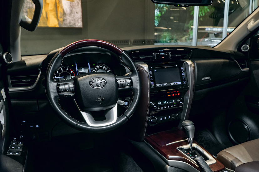 Foto do veículo TOYOTA HILUX SW4 2.8 SRX 4X4 7 LUGARES 16V TURBO INTERCOOLER DIESEL 4P AUTOMÁTICO 2017 83.671 KM 215.900,00