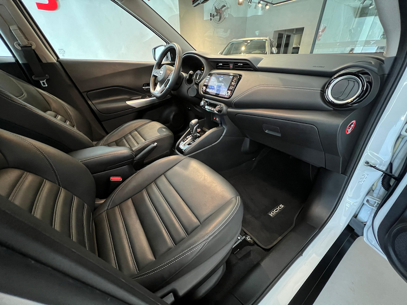 Foto do veículo NISSAN KICKS 1.6 16V FLEXSTART EXCLUSIVE XTRONIC 2023 18.200 KM 118.900,00