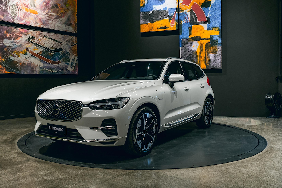 Foto do veículo VOLVO XC60 2.0 T8 PHEV ULTRA AWD GEARTRONIC 2025/2026 100 KM R$ 659.900,00