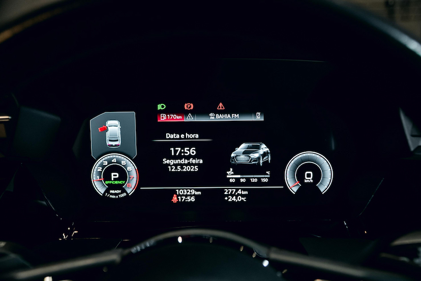 Foto do veículo AUDI A3 2.0 40 TFSI MHEV SEDAN PERFORMANCE BLACK S-TRONIC 2024 10.230 KM 238.900,00