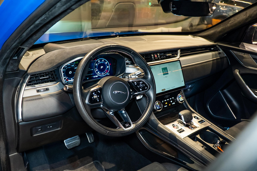 Foto do veículo JAGUAR F-PACE 5.0 V8 SUPERCHARGED SVR AWD 4P AUTOMÁTICO 2022 23.130 KM 549.900,00