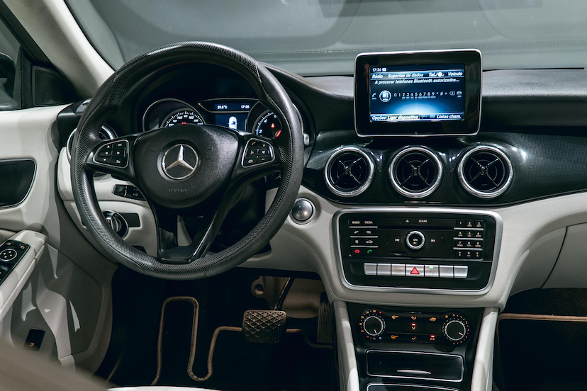 Foto do veículo MERCEDES-BENZ CLA 180 1.6 CGI GASOLINA 7G-DCT 2019 53.706 KM 116.900,00