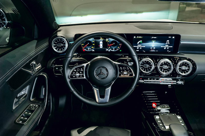Foto do veículo MERCEDES-BENZ CLA 250 2.0 CGI GASOLINA 7G-DCT 2023 16.056 KM 239.900,00