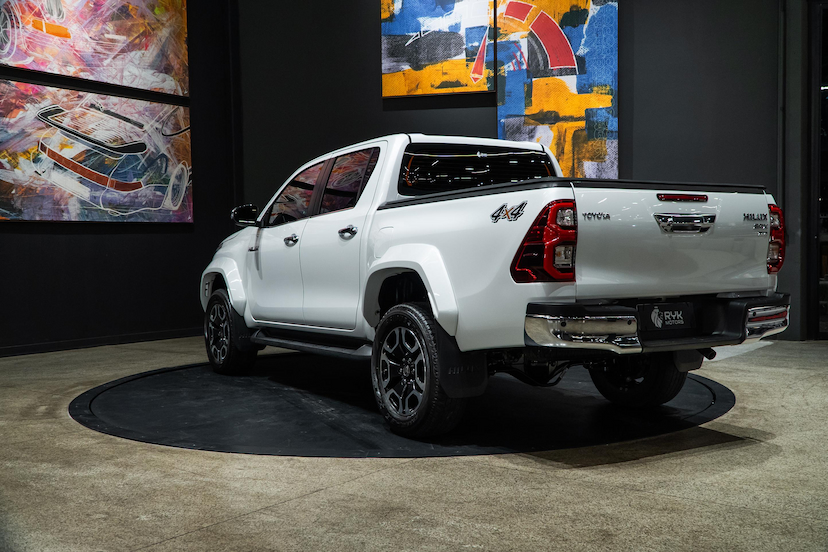 Foto do veículo TOYOTA HILUX 2.8 D-4D TURBO DIESEL CD SRX PLUS 4X4 AUTOMÁTICO 2024 29.825 KM 312.900,00