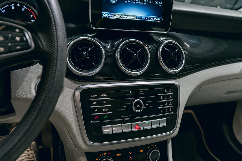 Foto do veículo MERCEDES-BENZ CLA 180 1.6 CGI GASOLINA 7G-DCT 2019 53.706 KM 116.900,00