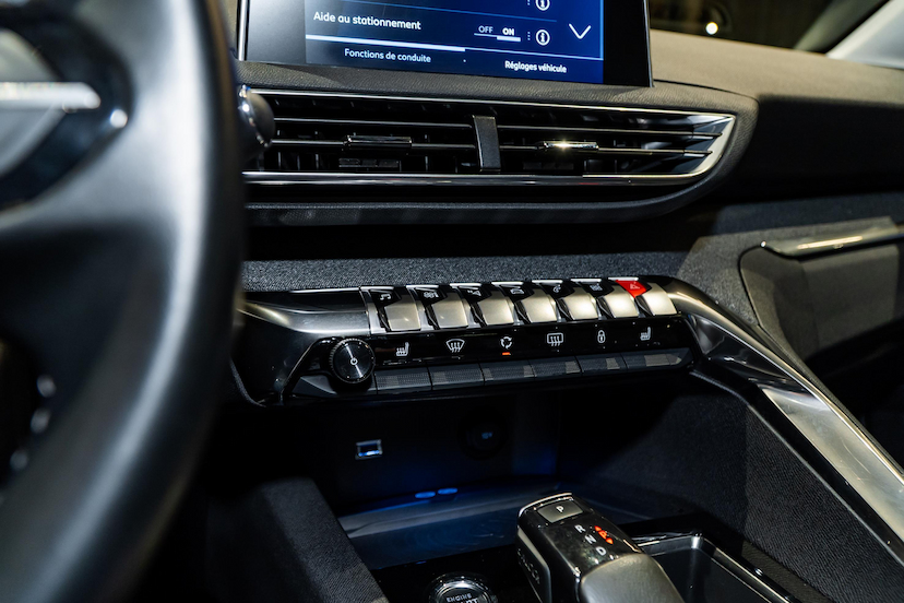 Foto do veículo PEUGEOT 3008 1.6 16V THP GASOLINA GRIFFE AUTOMÁTICO 2022 62.400 KM 154.900,00
