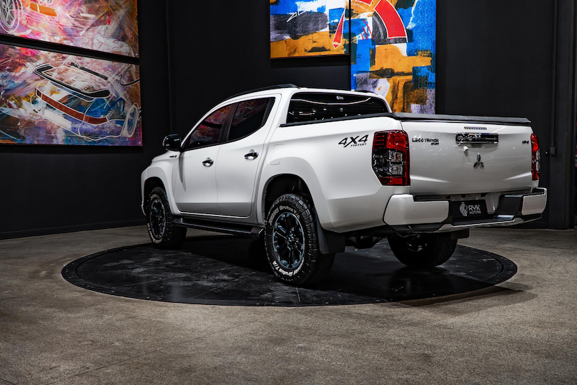 Foto do veículo MITSUBISHI L200 TRITON 2.4 16V TURBO DIESEL SPORT HPE CD 4P 4X4 AUTOMÁTICO 2024 35.088 KM 227.900,00