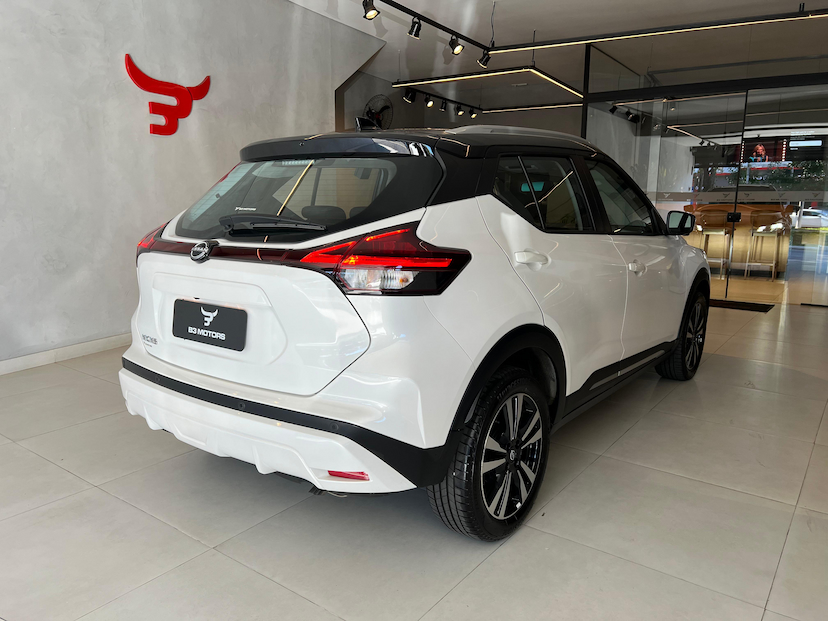 Foto do veículo NISSAN KICKS 1.6 16V FLEXSTART EXCLUSIVE XTRONIC 2023 18.200 KM 118.900,00