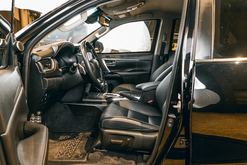 Foto do veículo TOYOTA HILUX SW4 2.8 D-4D TURBO DIESEL SRX 7L 4X4 AUTOMÁTICO 2021 93.278 KM 339.900,00