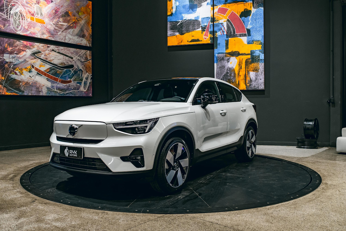 Foto do veículo VOLVO C40 P8 RECHARGE TWIN ELECTRIC ULTIMATE AWD 2023/2024 37.019 KM R$ 239.900,00