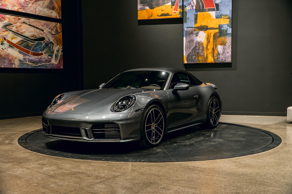 Foto do veículo PORSCHE 911 3.0 24V H6 GASOLINA CARRERA CABRIOLET PDK 2024/2025 0 KM R$ 1.339.900,00