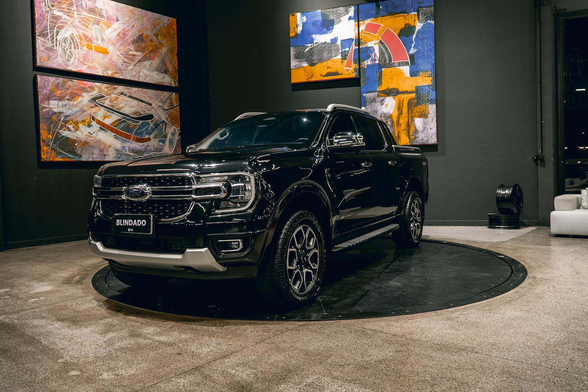 Foto do veículo FORD RANGER 3.0 V6 TURBO DIESEL CD LIMITED 4X4 AUTOMÁTICO 2023/2024 53.295 KM R$ 369.900,00