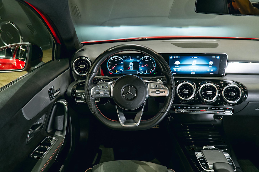 Foto do veículo MERCEDES-BENZ A 250 2.0 CGI GASOLINA SPORT 7G-DCT 2019 49.569 KM 189.900,00