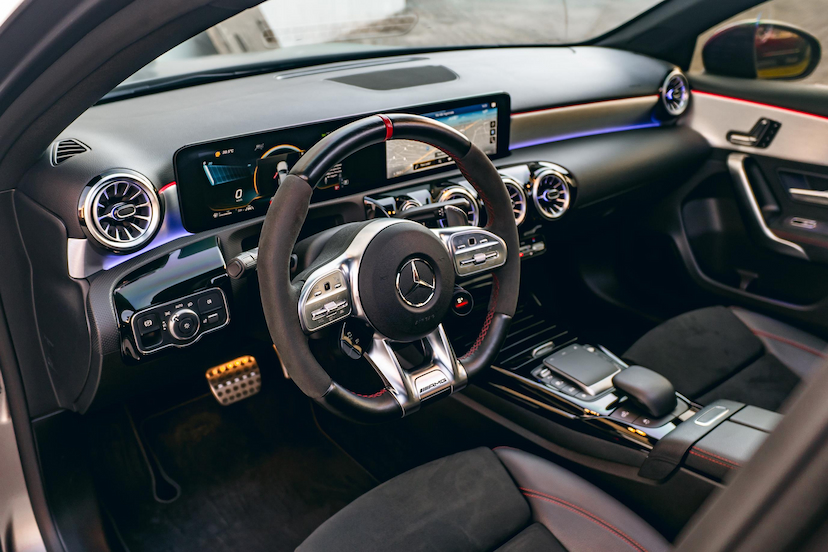 Foto do veículo MERCEDES-BENZ A 45 AMG 2.0 CGI GASOLINA S 4MATIC SPEEDSHIFT 2022 38.953 KM 381.900,00