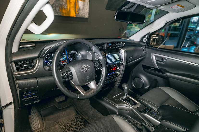 Foto do veículo TOYOTA HILUX SW4 2.8 D-4D TURBO DIESEL SRX 7L 4X4 AUTOMÁTICO 2022 68.000 KM 269.900,00