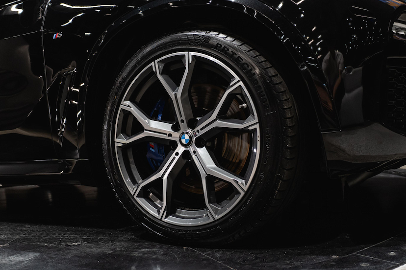 Foto do veículo BMW X5 3.0 I6 TURBO HÍBRIDO XDRIVE45E M SPORT AUTOMÁTICO 2021 61.000 KM 424.900,00