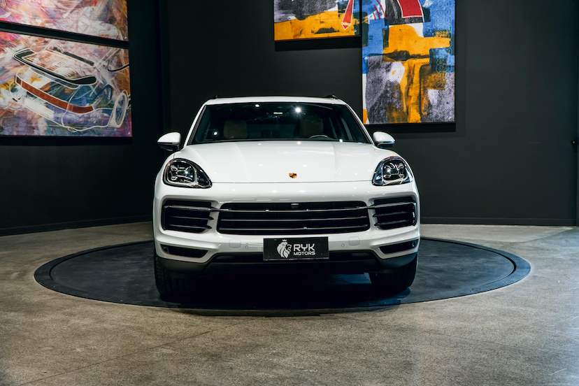 Foto do veículo PORSCHE CAYENNE 3.0 V6 E-HYBRID AWD TIPTRONIC S 2023 12.535 KM 634.900,00