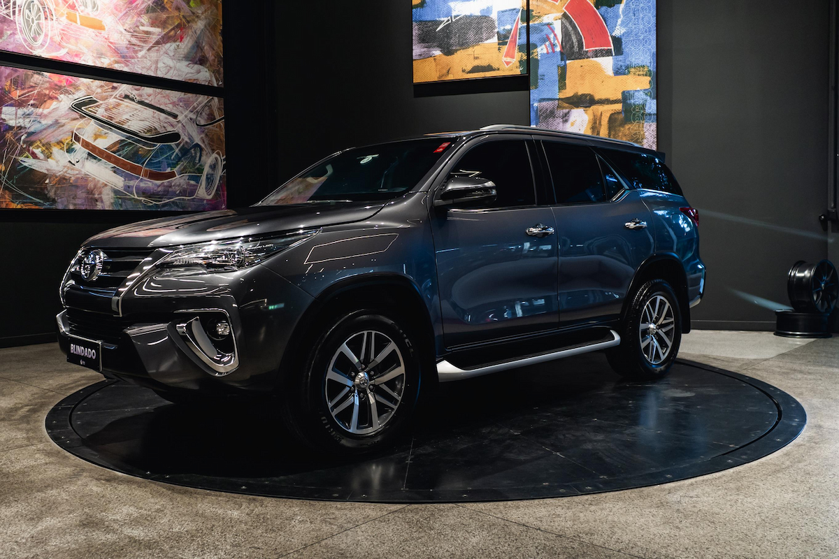 Foto do veículo TOYOTA HILUX SW4 2.8 SRX 4X4 7 LUGARES 16V TURBO INTERCOOLER DIESEL 4P AUTOMÁTICO 2019/2020 92.120 KM R$ 259.900,00