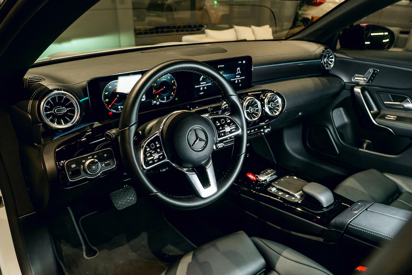 Foto do veículo MERCEDES-BENZ CLA 250 2.0 CGI GASOLINA 7G-DCT 2023 16.056 KM 239.900,00