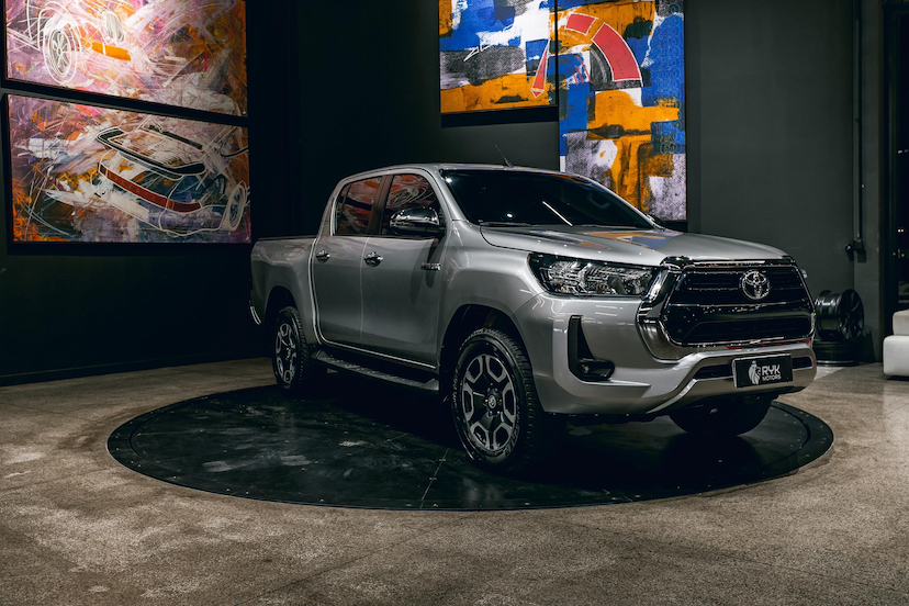 Foto do veículo TOYOTA HILUX 2.8 D-4D TURBO DIESEL CD SRV 4X4 AUTOMÁTICO 2022 66.900 KM 212.900,00