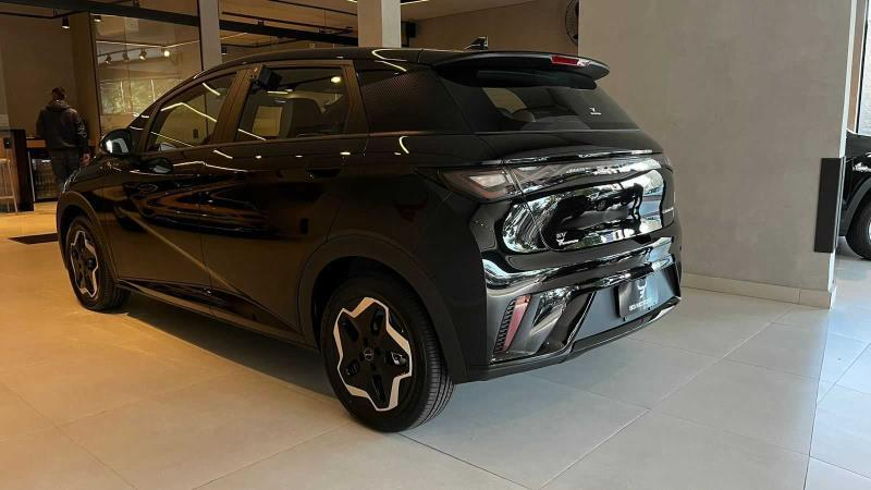 Foto do veículo BYD DOLPHIN 44,9 KW ELÉTRICO 2024 0 KM 139.900,00