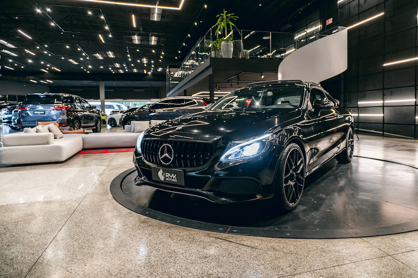 Foto do veículo MERCEDES-BENZ C 180 1.6 CGI GASOLINA AVANTGARDE COUPÉ 9G-TRONIC 2018 54.067 KM 157.900,00