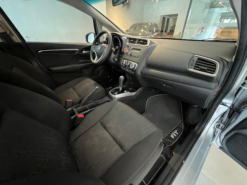Foto do veículo HONDA FIT 1.5 LX 16V FLEX 4P AUTOMÁTICO 2016 61.627 KM 75.900,00