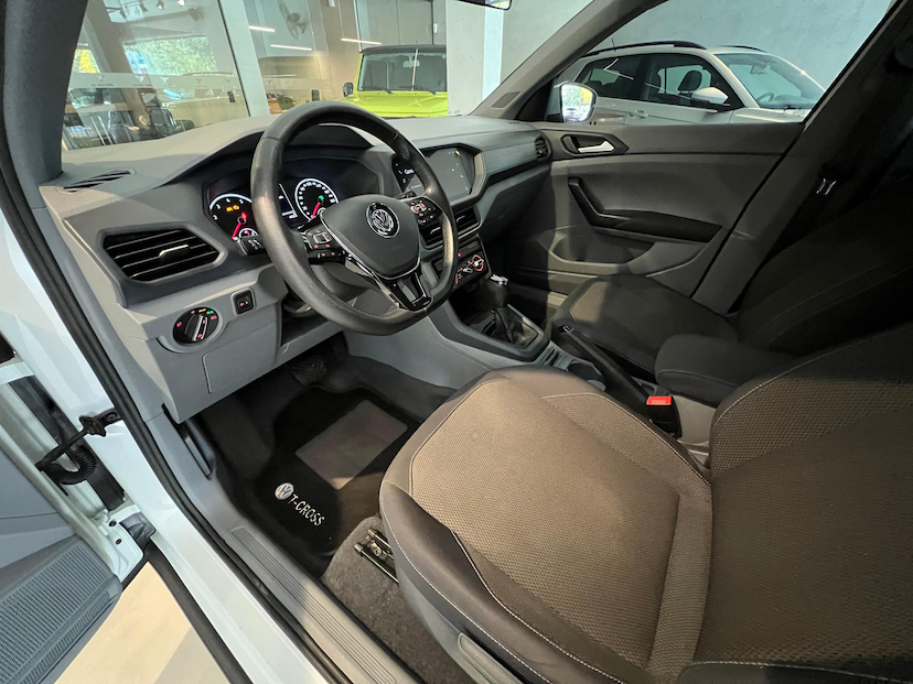 Foto do veículo VOLKSWAGEN T-CROSS 1.0 200 TSI TOTAL FLEX AUTOMÁTICO 2021 35.000 KM 95.900,00