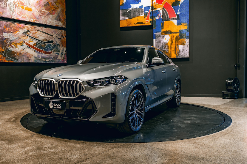 Foto do veículo BMW X6 3.0 TWINPOWER GASOLINA XDRIVE40I M SPORT AUTOMÁTICO 2025 4.576 KM 699.900,00