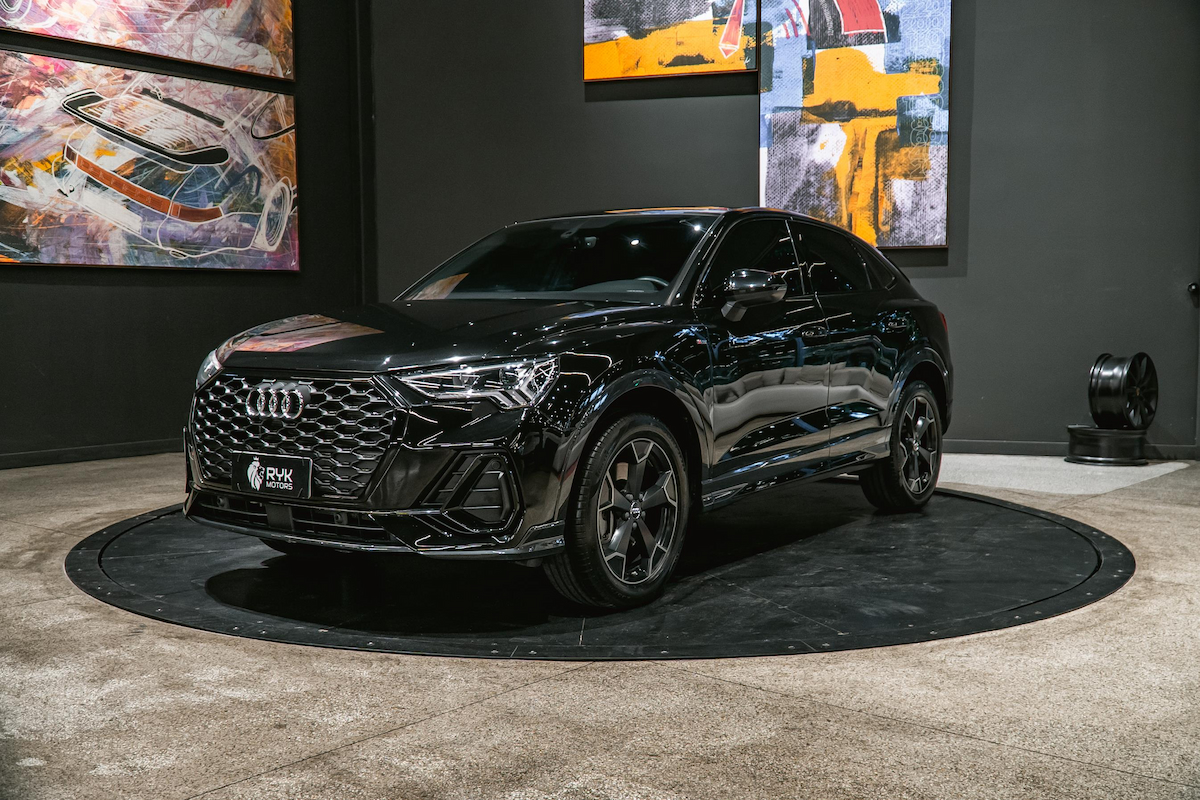 Foto do veículo AUDI Q3 2.0 40 TFSI GASOLINA PERFORMANCE BLACK QUATTRO TIPTRONIC 2022/2022 45.421 KM R$ 219.900,00